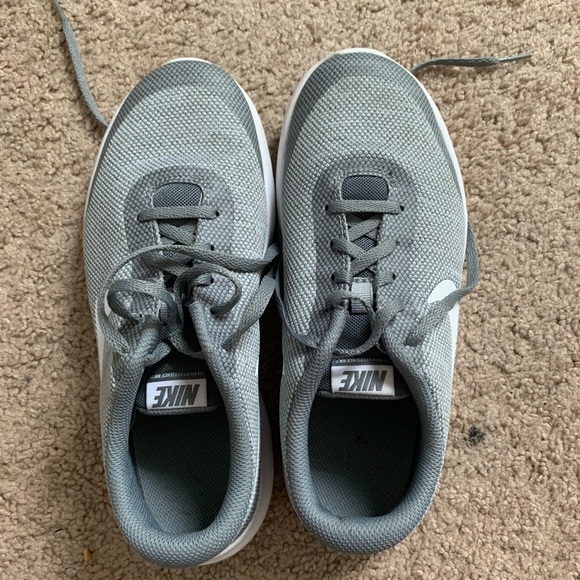 Grey Nike Sneakers 👟 - Picture 5 of 6